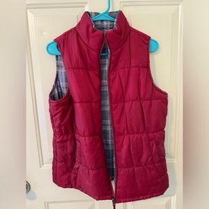 Reversible puffer vest